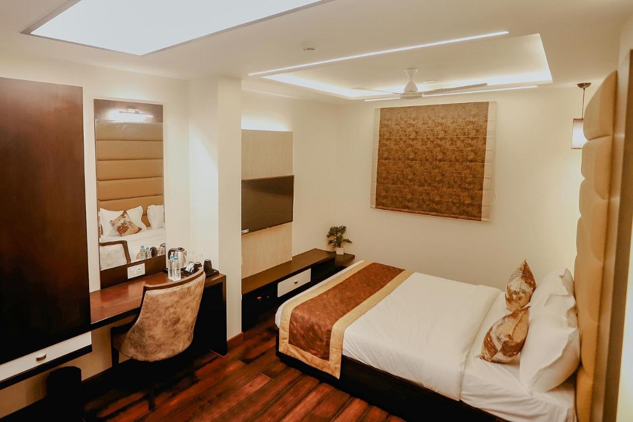 Fabhotel Prime White Cloud